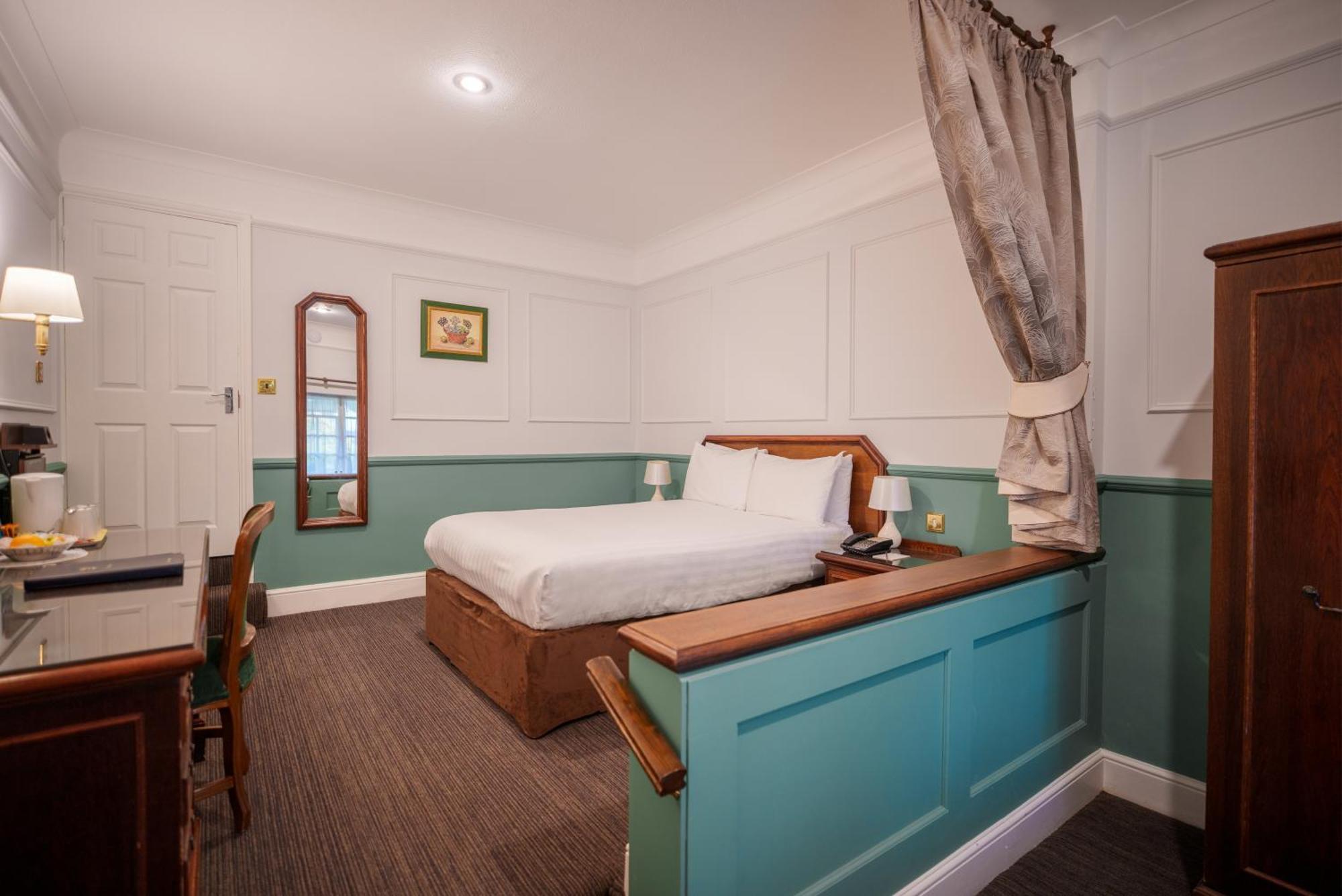 Marygreen Manor Brentwood Extérieur photo