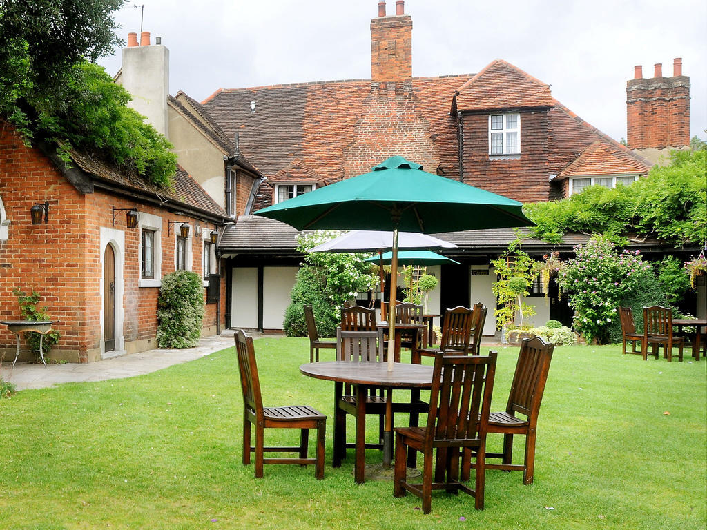 Marygreen Manor Brentwood Extérieur photo