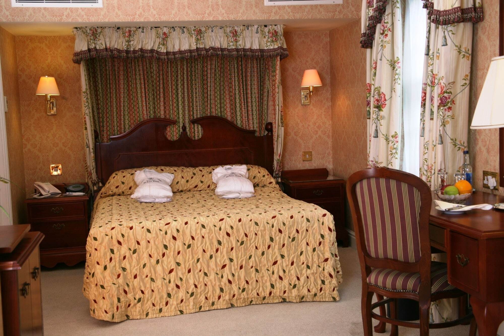 Marygreen Manor Brentwood Extérieur photo
